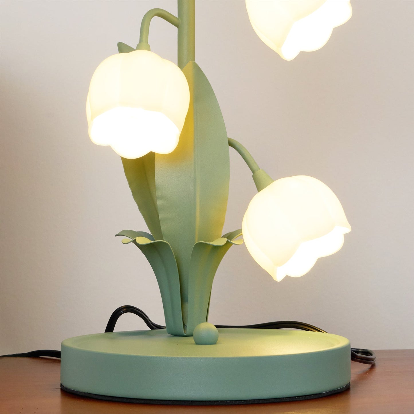 Bell Orchid Table Lamp – Chic Ambiance with Orchid Motif 8