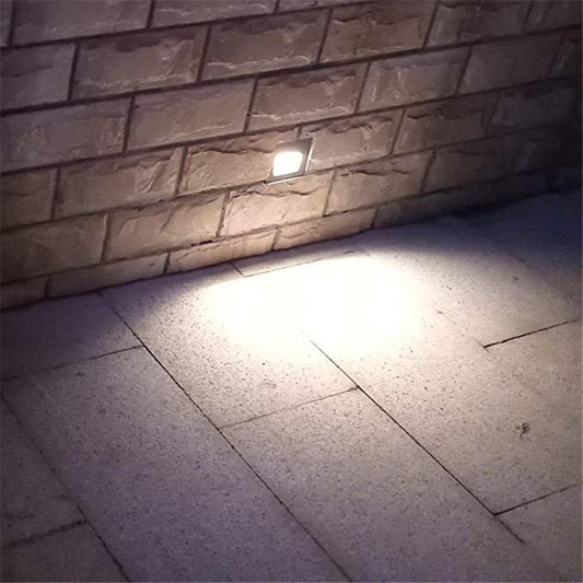 Black Outdoor Wall Lantern – Elegant Illumination for Your Space 1