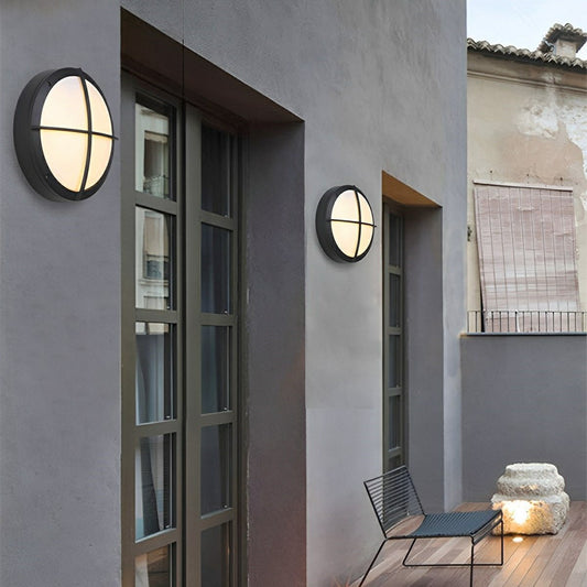 Black Outdoor Wall Lantern – Elegant Lighting for Exterior Spaces 1