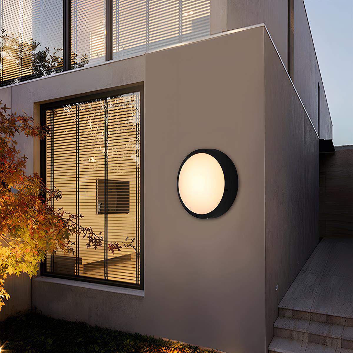 Black Outdoor Wall Lantern – Elegant Lighting for Exterior Spaces 3
