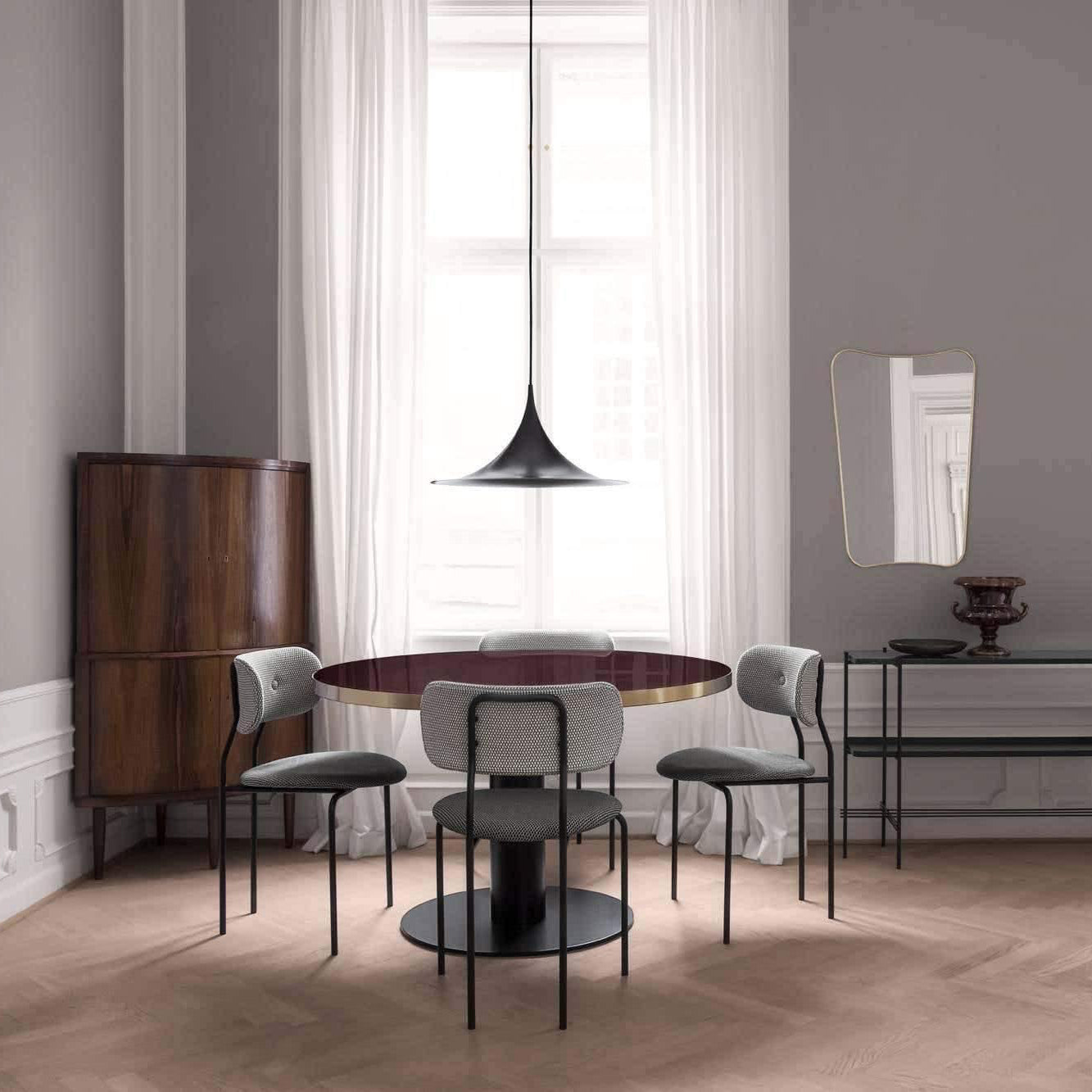 Black Pendant Light – Elegant Design for Stylish Spaces 5