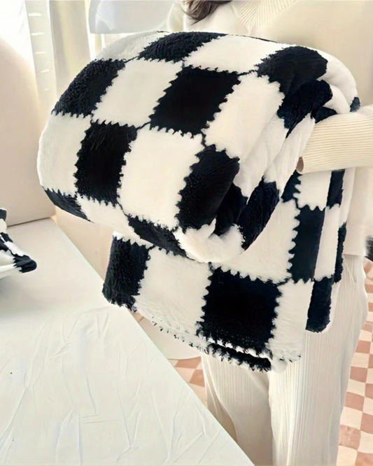 Carré-Douce Plaid – Elegant Diamond Pattern for Cozy Spaces 1