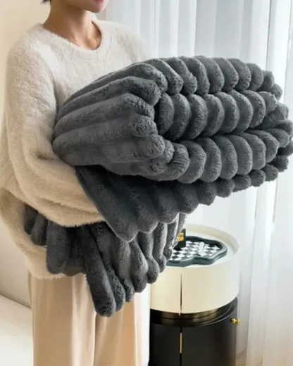 Chice Plush Thermal Blanket – Luxurious Warmth for Cozy Evenings 9