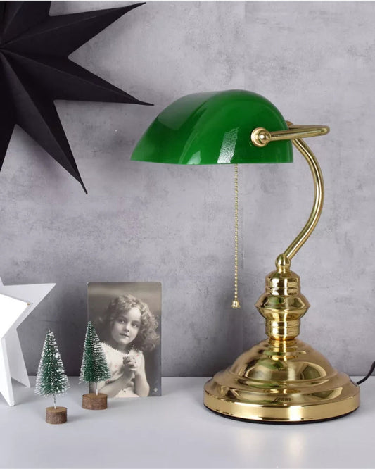 Classic Banker Lamp Brass Green – Elegant Design with Focused Illumination 1