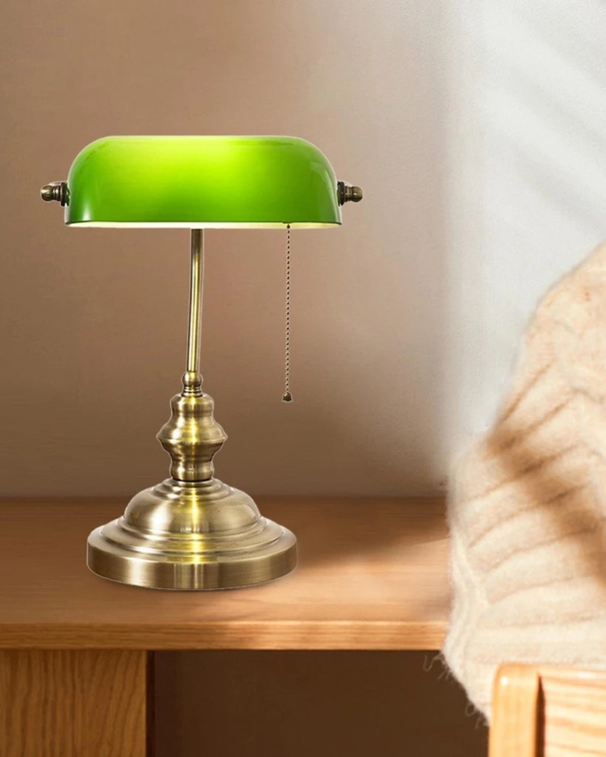 Classic Banker Lamp Brass Green – Elegant Design with Focused Illumination 3