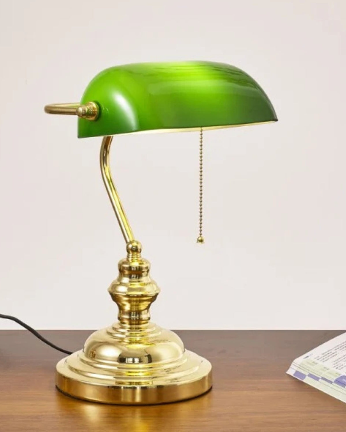 Classic Banker Lamp Brass Green – Elegant Design with Focused Illumination 4