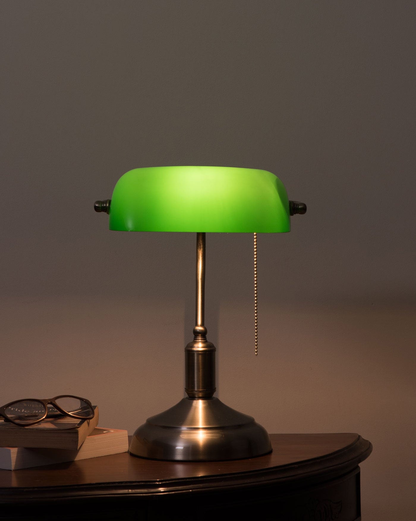 Classic Banker Lamp Green Glass Shade – Elegant Light for Tranquil Spaces 2
