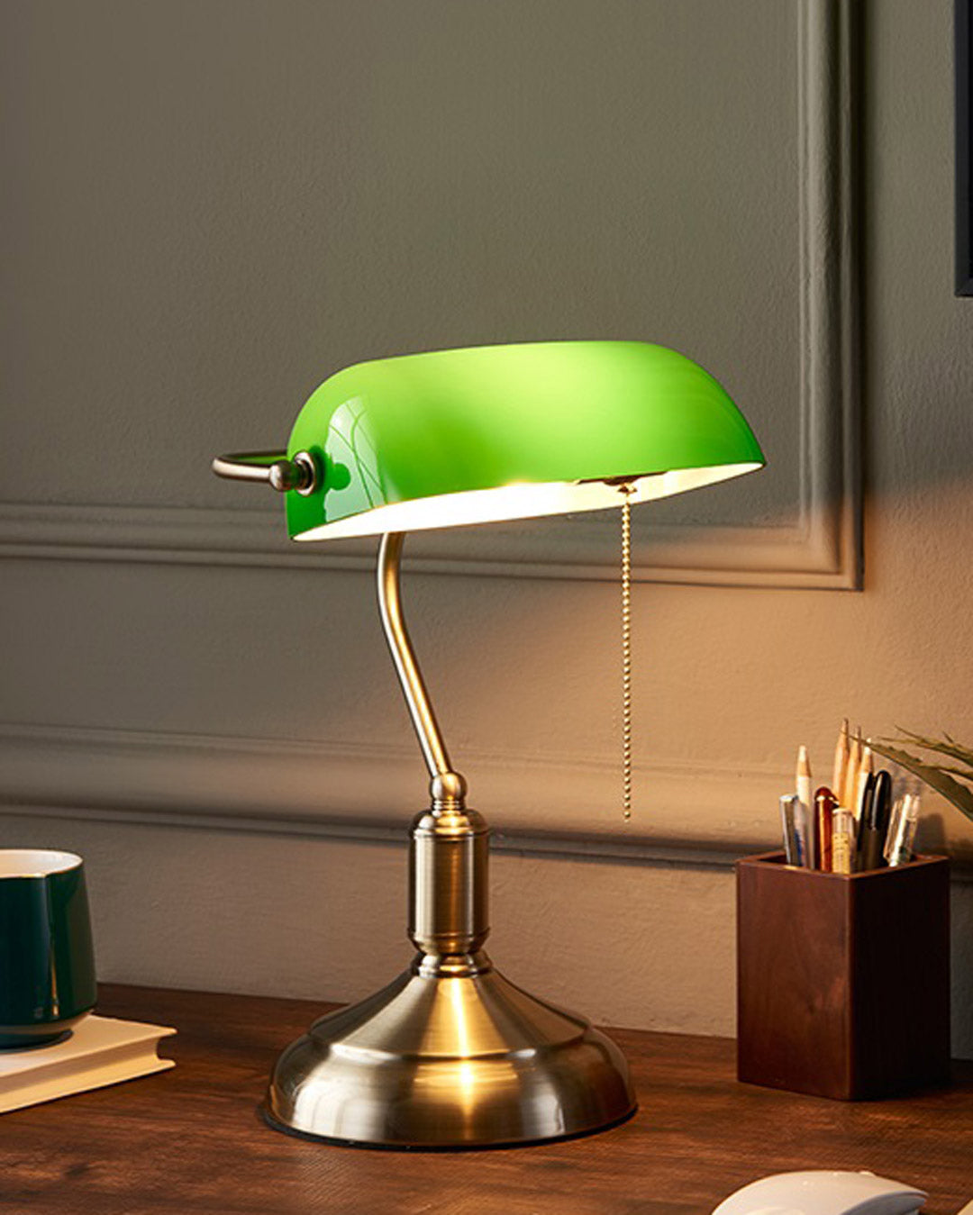 Classic Banker Lamp Green Glass Shade – Elegant Light for Tranquil Spaces 5