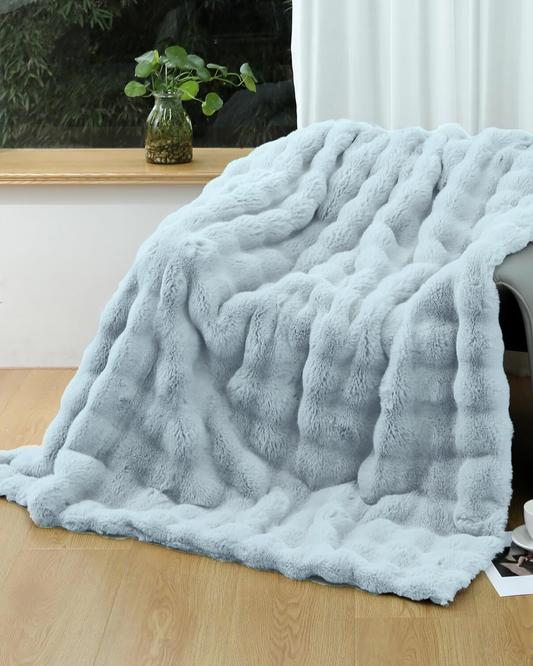 **Étoffe Cloud Wool Blanket – Cozy Luxury for Every Space** 1