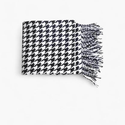 **Étoile Noir Throwing Ceiling – Timeless Design with Cozy Comfort** 0