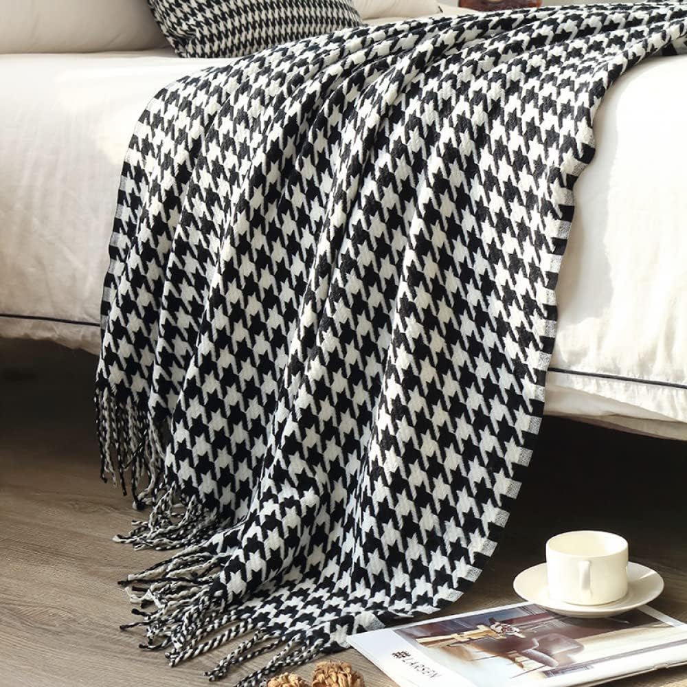 **Étoile Noir Throwing Ceiling – Timeless Design with Cozy Comfort** 2