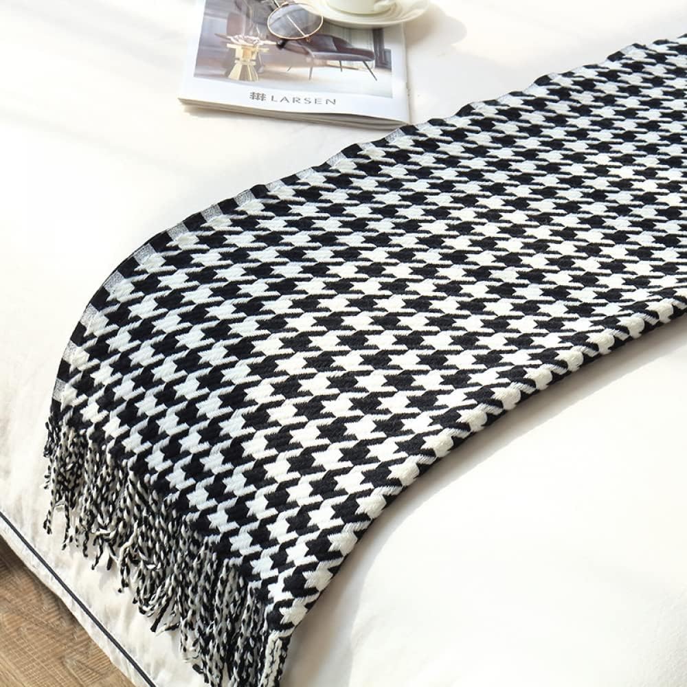 **Étoile Noir Throwing Ceiling – Timeless Design with Cozy Comfort** 5