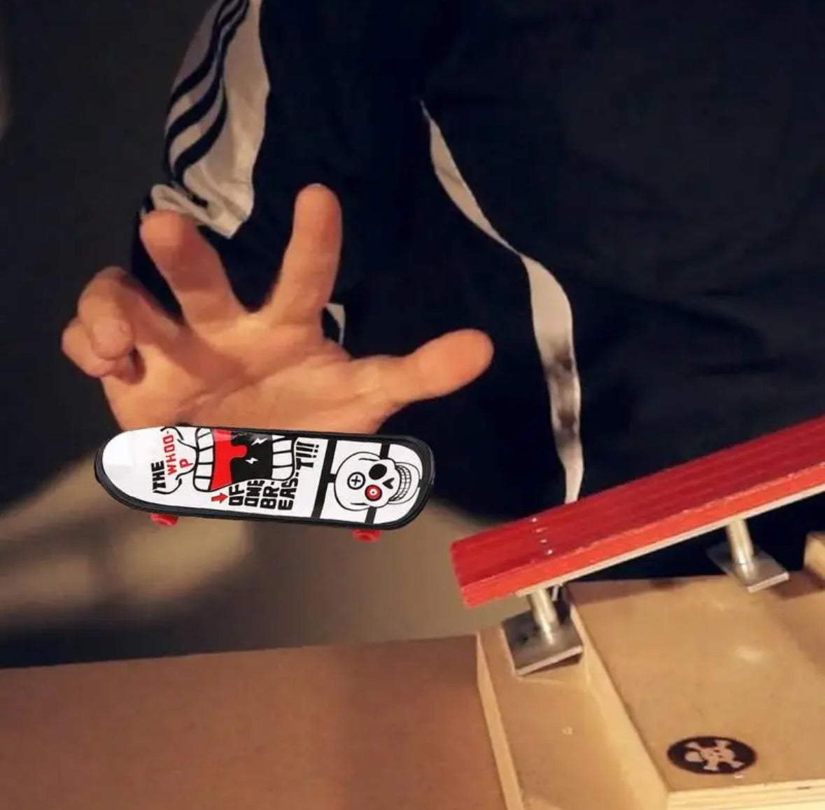 Finger Fun Skateboard Advent Calendar – Daily Surprises for Aspiring Skaters 3