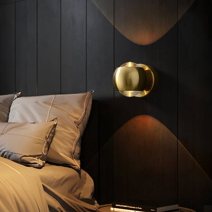 Io Vertical Wall Lamp – Minimalist Elegance with Versatile Illumination 2
