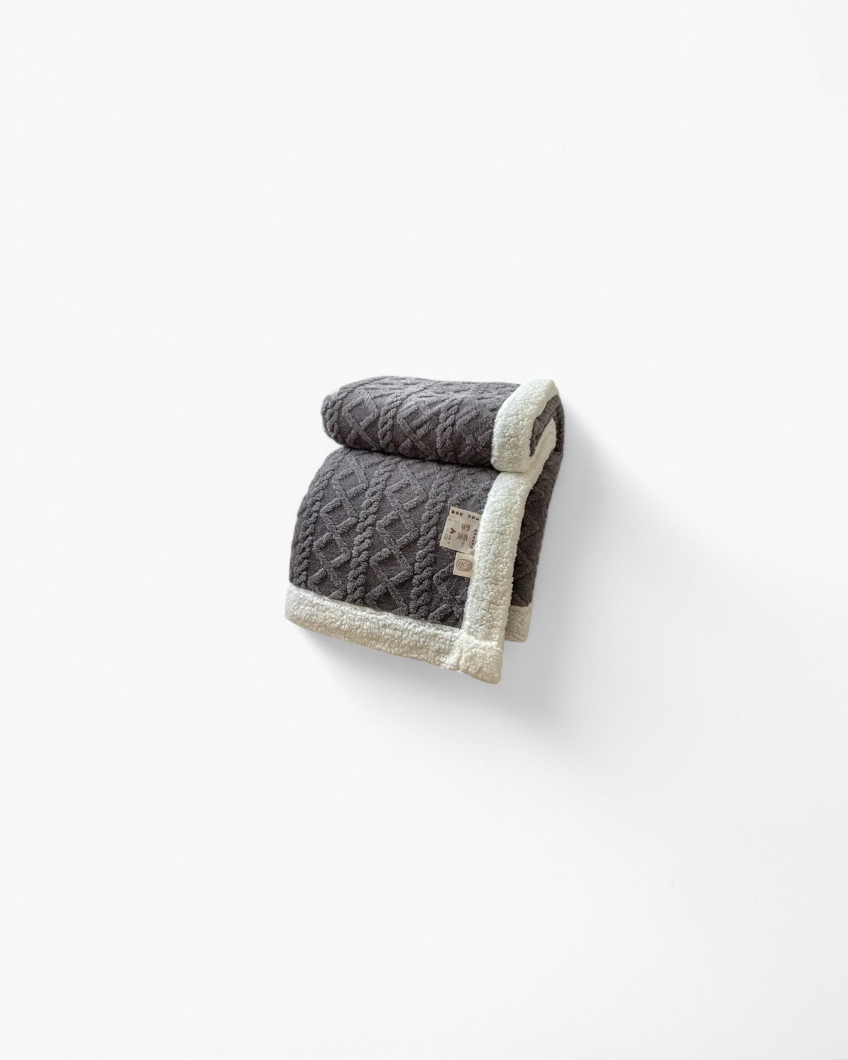 Le Rêvaire Elegant Fleece Blanket – Luxurious Warmth with Cozy Comfort 4