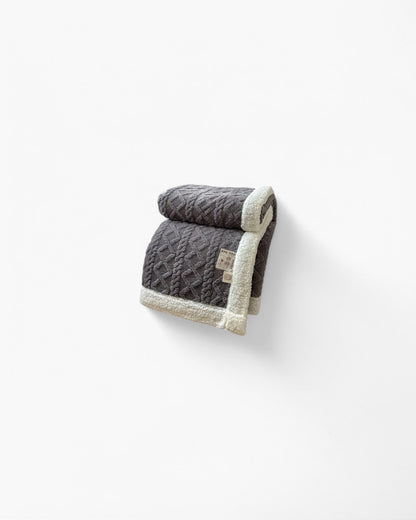Le Rêvaire Elegant Fleece Blanket – Luxurious Warmth with Cozy Comfort 4