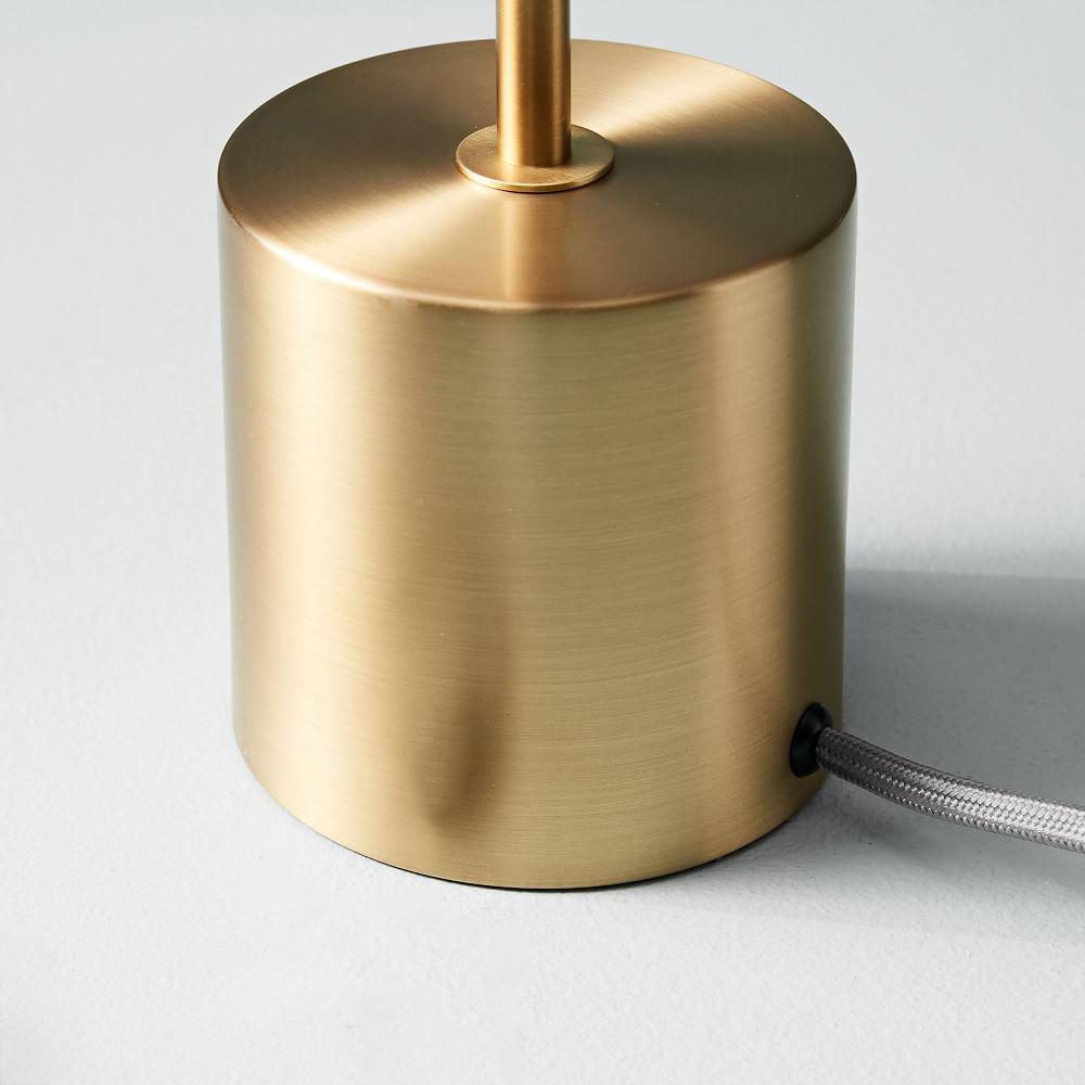 Linear Table Lamp – Sophisticated Design for Modern Elegance 3