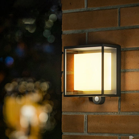 Lynora Solar Wall Lamp – Eco-Friendly Outdoor Illumination 1