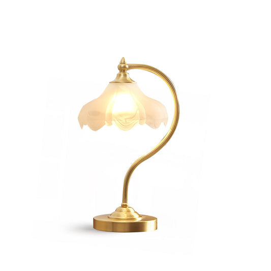 Magnolya Blüten Table Lamp – Sophisticated Illumination with Floral Elegance 1