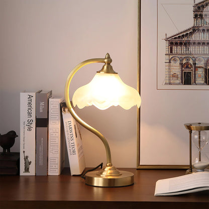Magnolya Blüten Table Lamp – Sophisticated Illumination with Floral Elegance 4
