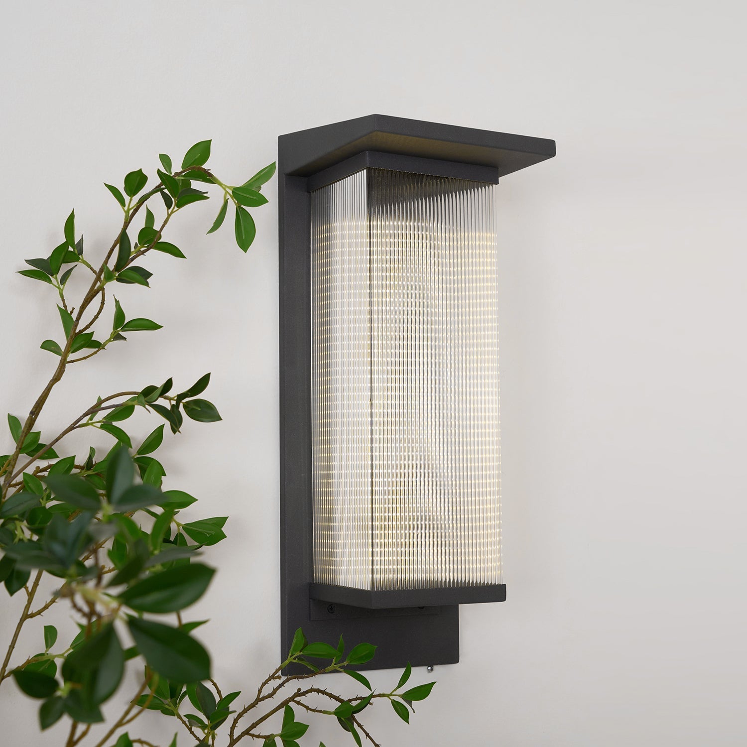 Oleron Outdoor Wall Light – Minimalist Design for Elegant Spaces 3