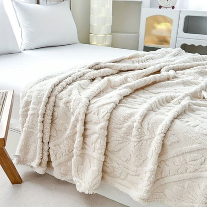 Paris Weave Jacquard Fleece Blanket – Luxurious Softness for Cozy Evenings 3