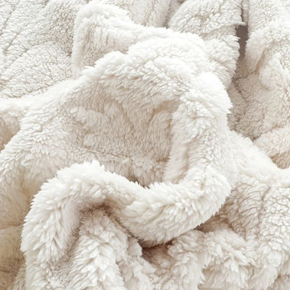 Paris Weave Jacquard Fleece Blanket – Luxurious Softness for Cozy Evenings 4