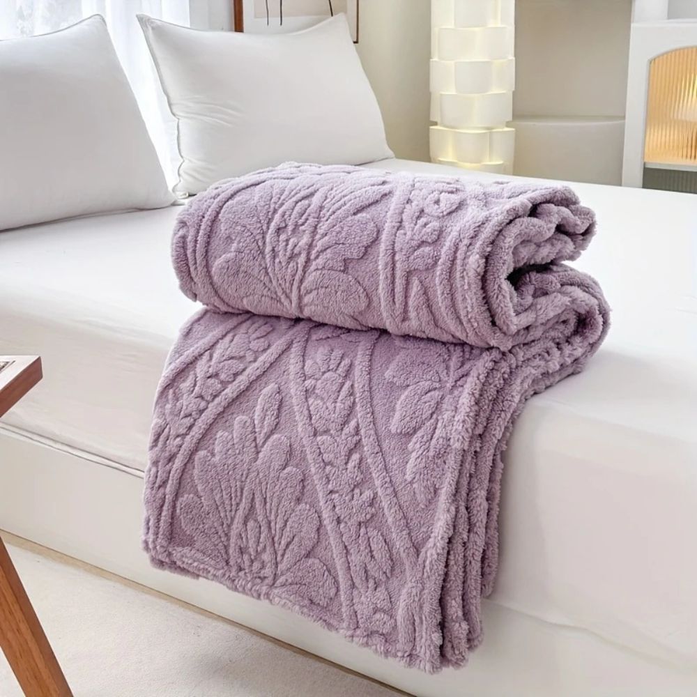 Paris Weave Jacquard Fleece Blanket – Luxurious Softness for Cozy Evenings 5