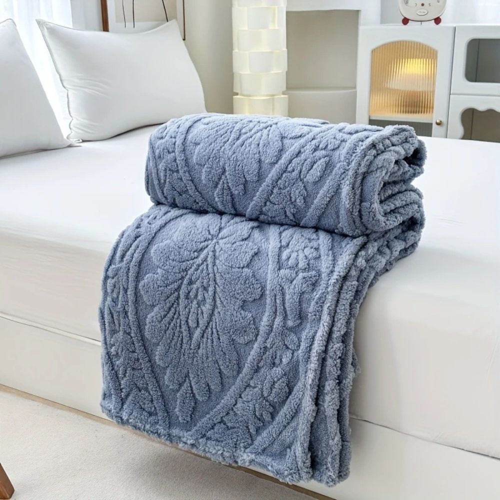 Paris Weave Jacquard Fleece Blanket – Luxurious Softness for Cozy Evenings 6