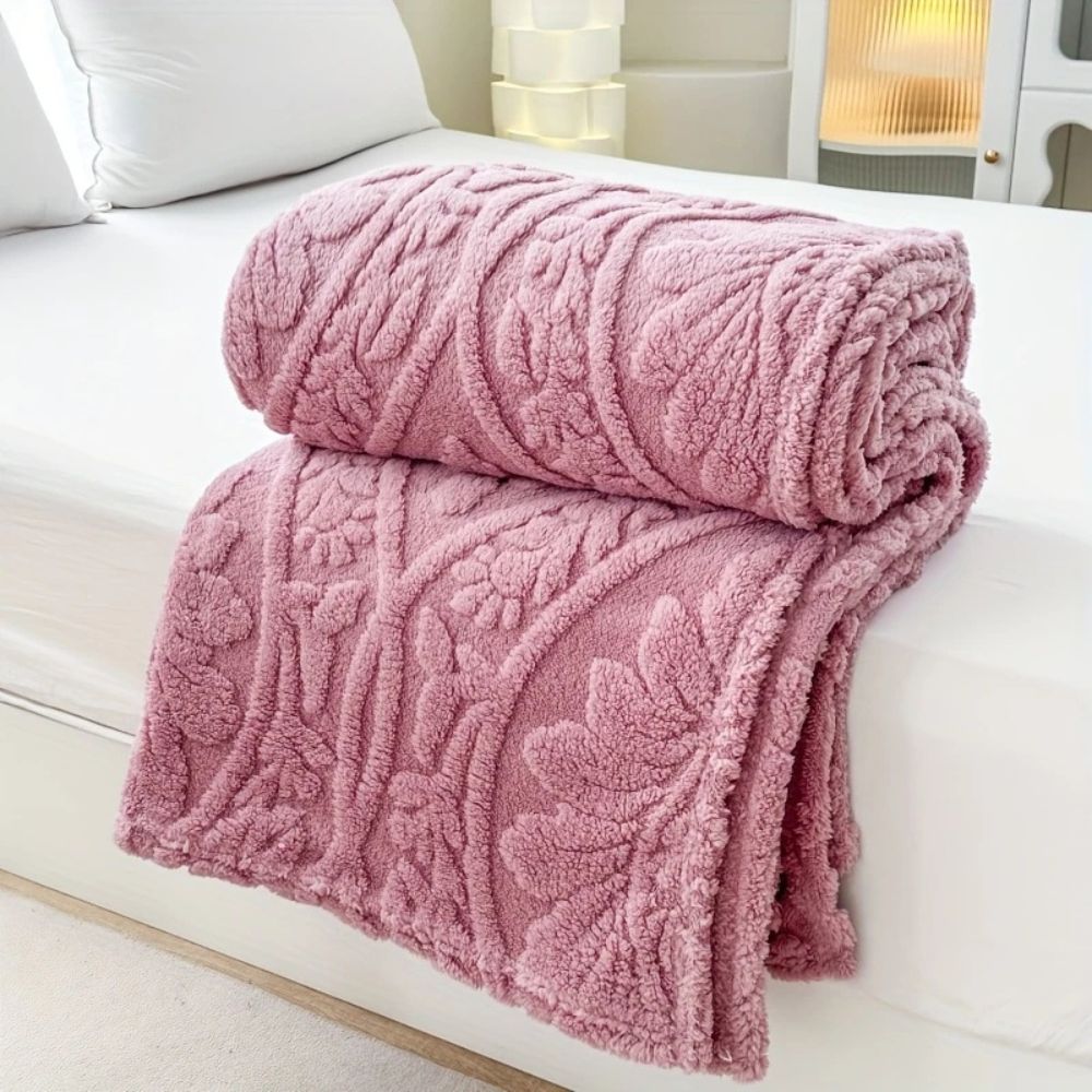 Paris Weave Jacquard Fleece Blanket – Luxurious Softness for Cozy Evenings 9