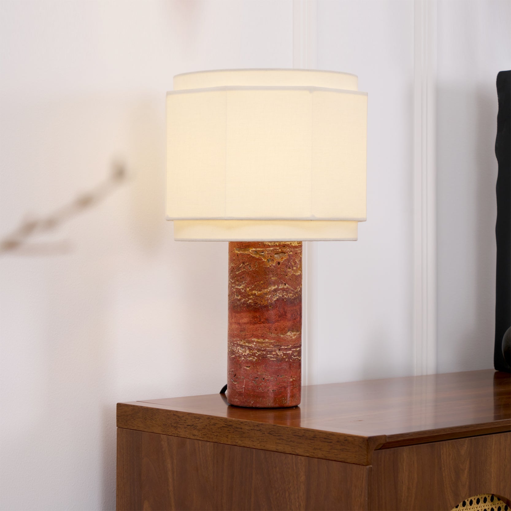 Pipito Table Lamp – Elegant Design with Cozy Ambiance 3