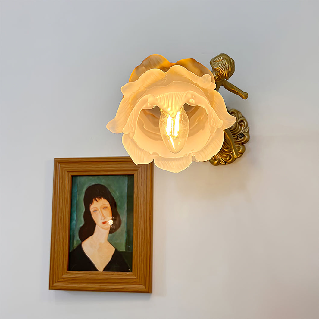 Putti Statuetten Brass Wall Lamp – Charming Design for Elegant Spaces 5