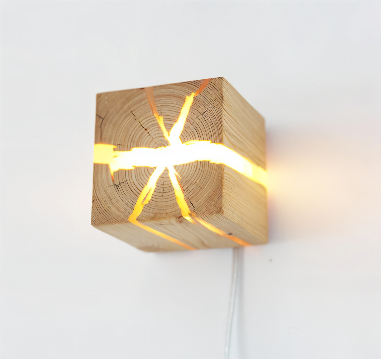 QuadCrackle Wall Light Wood – Artistic Illumination For Unique Ambiance 2
