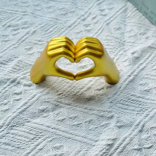 Resin Love Gesture Statues – Unique Art Piece for Serene Spaces 0
