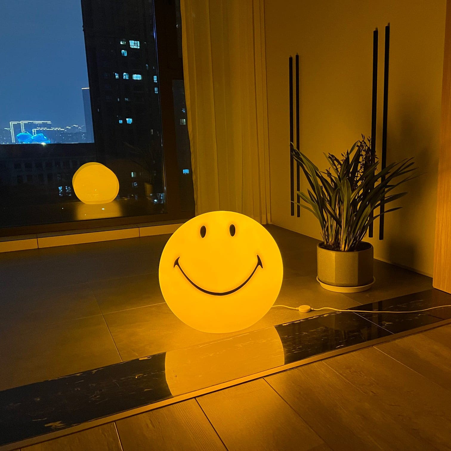 Smiley Table Lamp – Brighten Your Space with Cheerful Glow 3