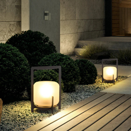 Solis Solar Outdoor Lamp – Eco-Friendly Illumination for Gardens 1