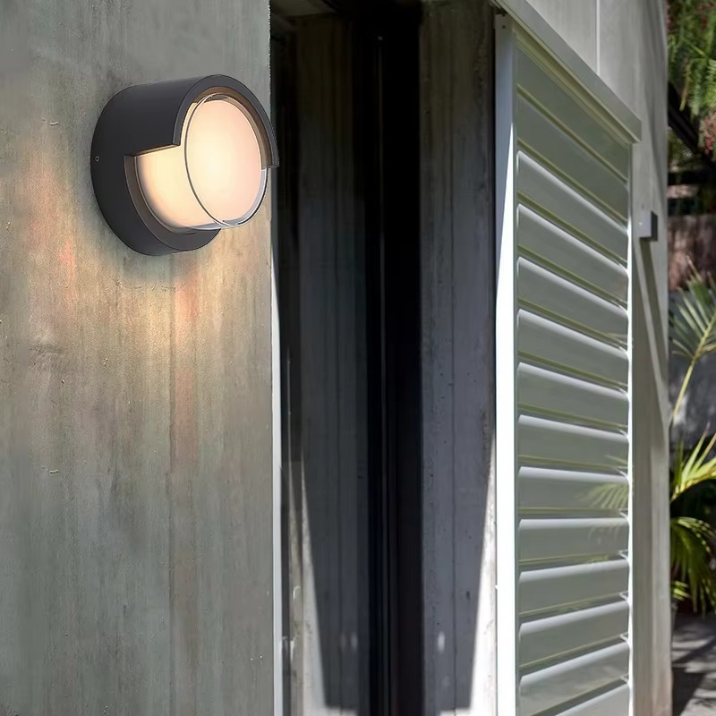 Solvena Outdoor Wall Lamp – Elegant Illumination for Any Space 4