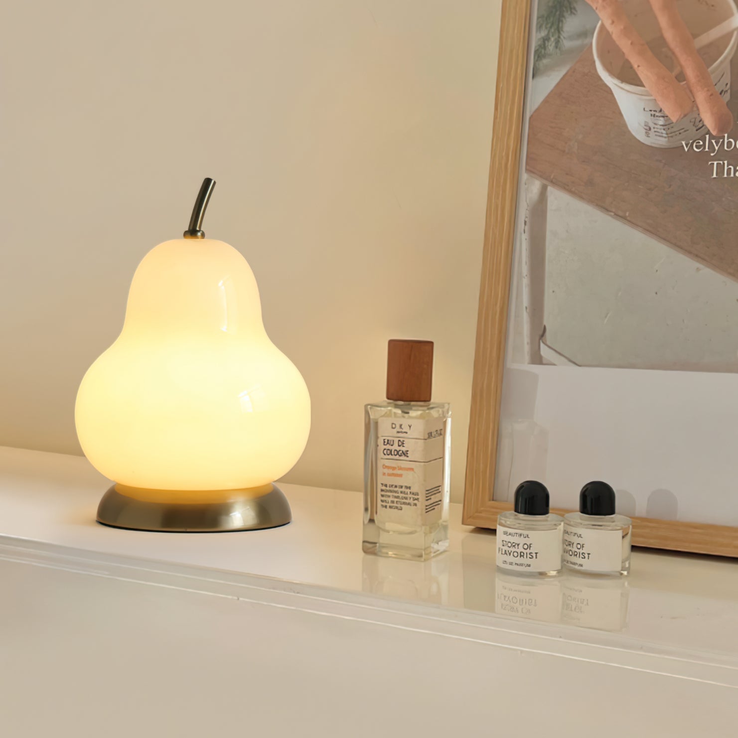 Table Lamp Made of Pear Glass – Stylish Illumination for Cozy Rooms 6