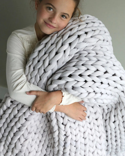 The Majestic Knitting Plant – Elegant Handmade Ceiling Blanket for Ultimate Relaxation 2
