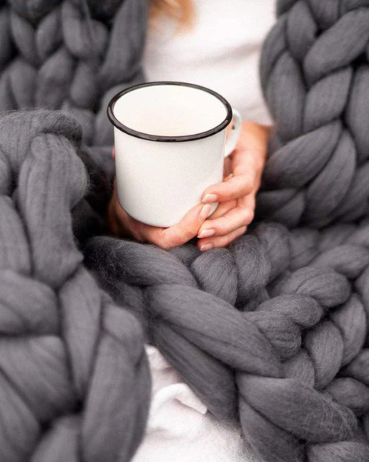 The Majestic Knitting Plant – Elegant Handmade Ceiling Blanket for Ultimate Relaxation 6