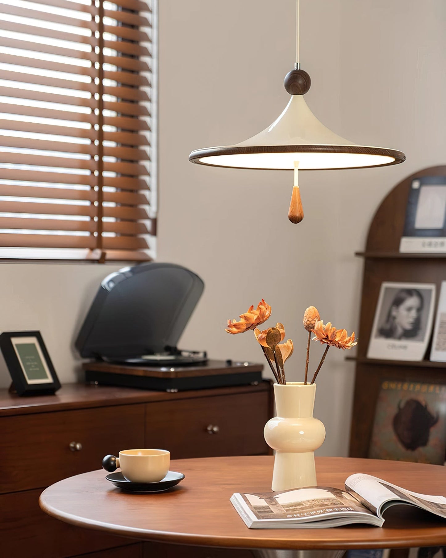 Tomaso Pendant Light – Elegant Design with Cozy Ambiance 3