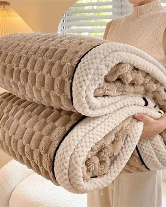 Tranquille Haven Plaid – Luxurious Comfort for Serene Spaces 1