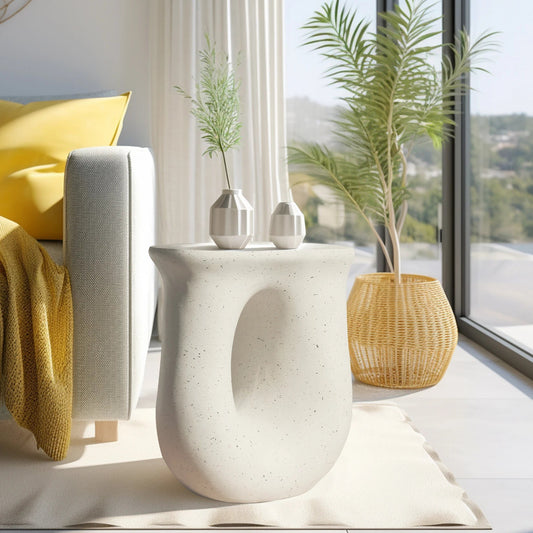 U-Shaped Geometric Side Table – Stylish Design for Indoor and Outdoor Use 1