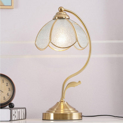 Vintage Tiffany Table Lamp – Timeless Floral Elegance for Cozy Ambiance 0