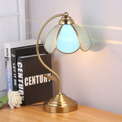 Vintage Tiffany Table Lamp – Timeless Floral Elegance for Cozy Ambiance 2