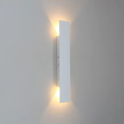 Weather-Resistant Aluminum Outdoor Wall Light – Stylish Illumination with Energy Efficiency 3